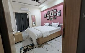 The Royal Ark Hotel